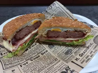 Hambúrguer Misto com Ovo