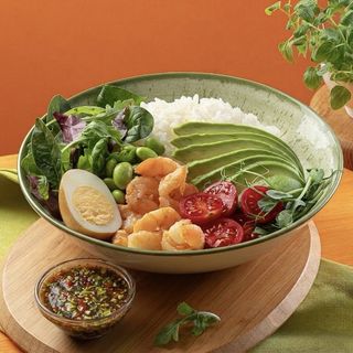 Боул з креветками та рисом