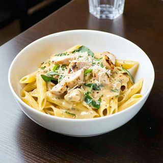 Penne z kurczakiem i cukinią 400g