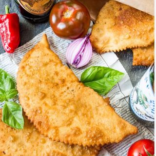 ЧЕБУРЕК (яловичина сир помідор)