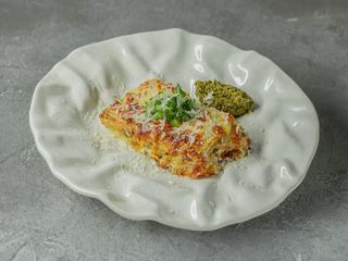 Лазанья з копченою куркою, грибами та сиром чеддер під соусом бешамель