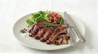 Coaste cu sos bbq si carotfi aromati