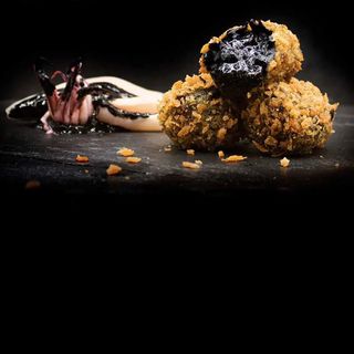 6 croquetas chipirones en su tinta