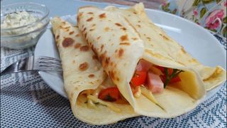 Млинець з мисливськими ковбасками та Моцареллою (290г)