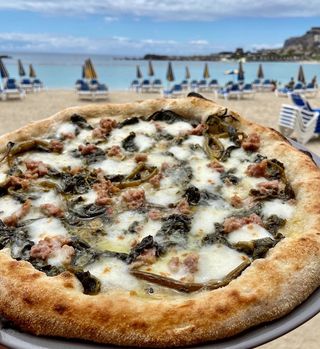 Pizza Salsiccia E Friarielli