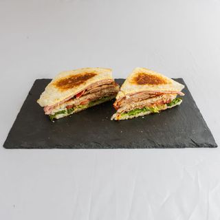 Triple de pechuga ,lomo o bacon.