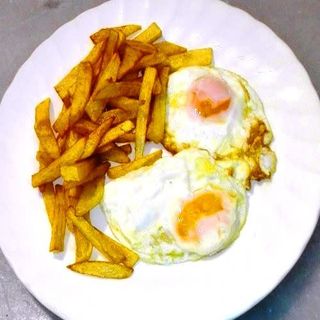 Huevos Fritos Con Patatas Fritas