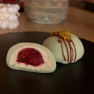Mochi "Малина-шамфъстък" - 55 г