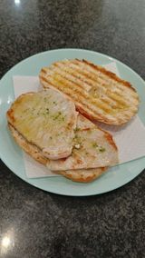 1/2 Bocadillo Caliente De Lomo Fresco