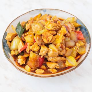 Piletina sa paprikom i kikirikijem