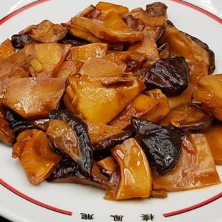 Bambú y setas chinas salteadas