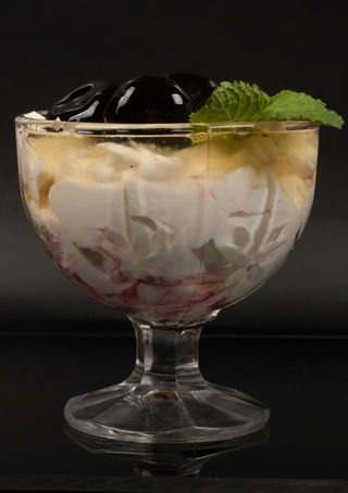 Йогурт с домашно сладко, смокиня (300г)