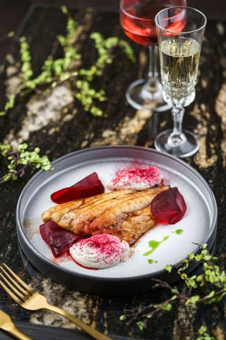 File de dorado la grătar cu piure de conopida