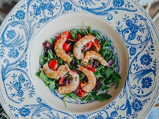 Салат з лангустинами, черрі та каламата (180 г)