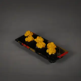Черный ролл лосось манго