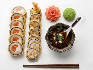 Tempura hit lunch: salmon, shrimp i serek + zupa 14 szt. (500g)