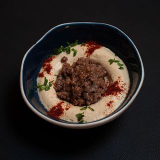 Hummus con carne