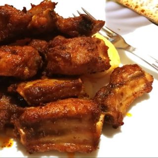 Costillas al ajillo con patatas