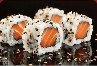 85. Sushi California Rollo De Salmón (4 Uds.)