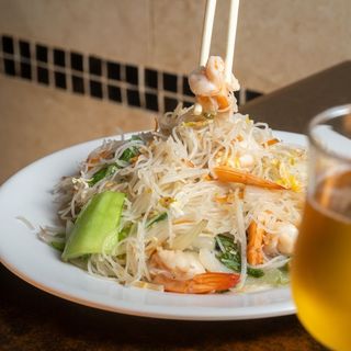 Tallarines Ó Fideos salteados con Gambas