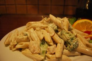 Penne z kurczakiem w sosie lazurowym