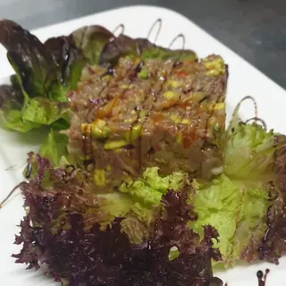 Tartar De Solomillo Con Aguacate Y Tomate Cherry