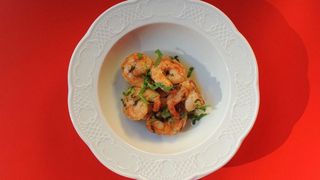 კრევეტები თეთრ ღვინოში