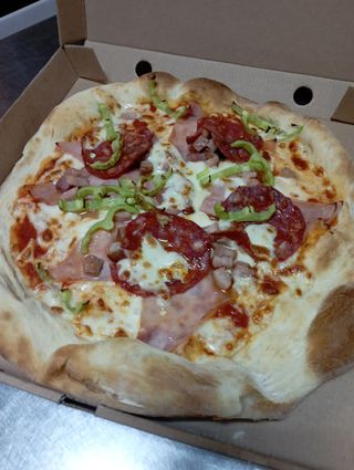 Пица Колбаси (400гр)