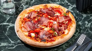 Pizza cu cârnăciori de bere 1+1