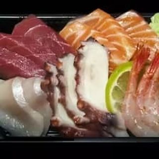 901. Sashimi De Pescado Variado (12 Uds.)