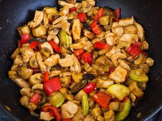 Pollo Con Verduras Variadas