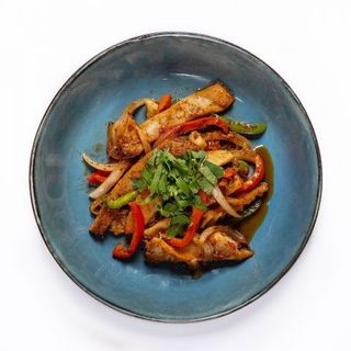 Требуха жареная с овощами