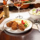 Pârjoale moldovenești cu piure de cartofi