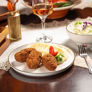 Pârjoale moldovenești cu piure de cartofi