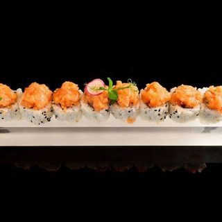 Uramaki spicy salmon 8pz-092