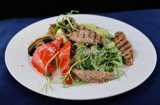 Салат з грибами та телятиною (250г)