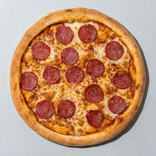 Піца з салямі