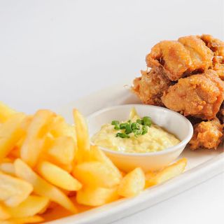 Chicharron De Pescado Con Patatas Fritas