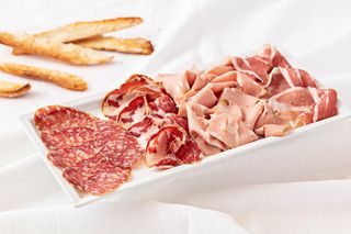 Tagliere di salumi misti per 2 persone con stria calda