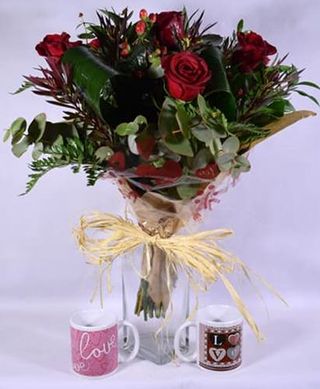 Ramo De 6 Rosas Y Tazas