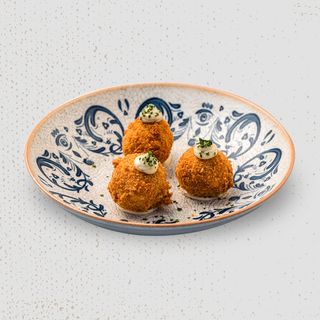 ARANCINI CU PESTO DE ROȘII ȘI AIOLI TRUFAT