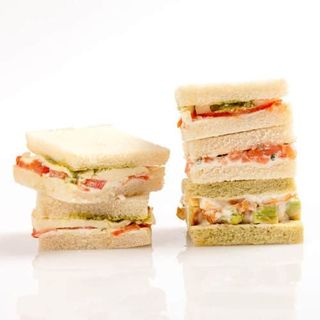 Bandeja De Mini Sandwiches Clásicos 1 (12 Uds.)