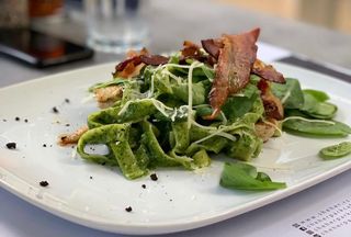 Ćuretina u sosu od spanaća