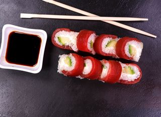 Туна рол (8бр) + Едамаме