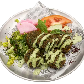 Falafel con encurtidos y tahini