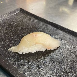 2 pz Nigiri de corvina (2 pzs.)