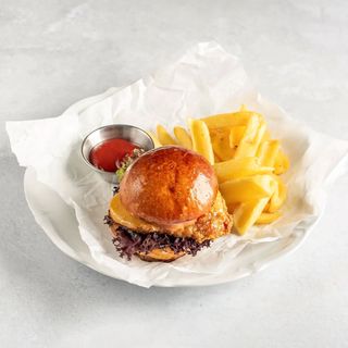 Детский бургер с хрустящим цыпленком, картофель фри