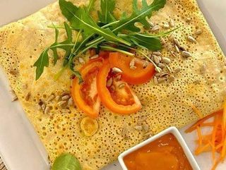 16D. Z tuńczykiem, kukurydzą, świeżą cebulą i serem