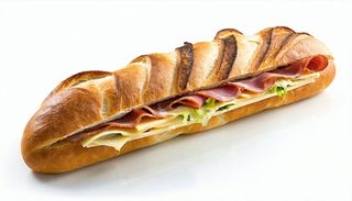 N 58. Baguette Bianca, Pastrami, Cheddar, Pomodori, Bacon, Lattuga, Senape