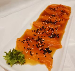 322.Sashimi carpaccio salmone 6 pezzi